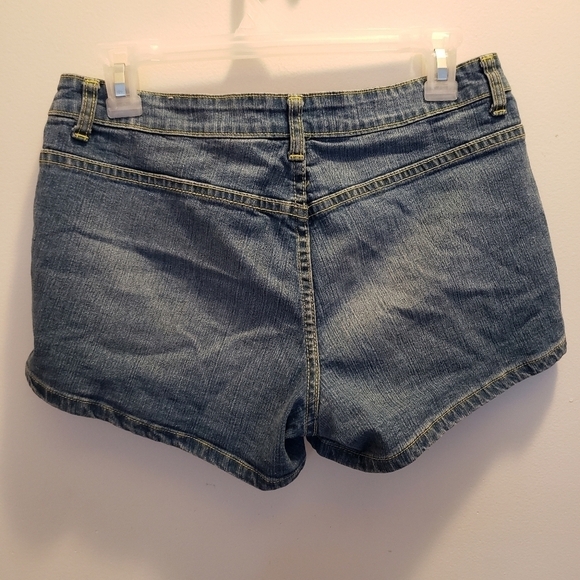 Y2K Crest Jeans Denim Shorts Jorts Yellow Stiching Size 9/10 Juniors EUC - Picture 5 of 8
